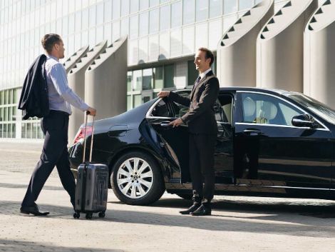 Taxi Krems an der Donau zum Flughafen Wien (VIE) – Flughafentransfer